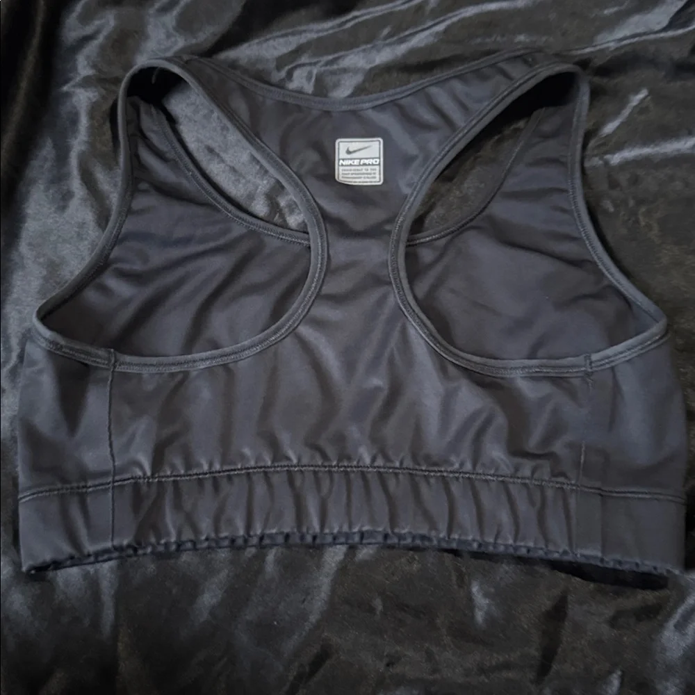 Nike Black Performance Sports Bra - Picture 2 of 3